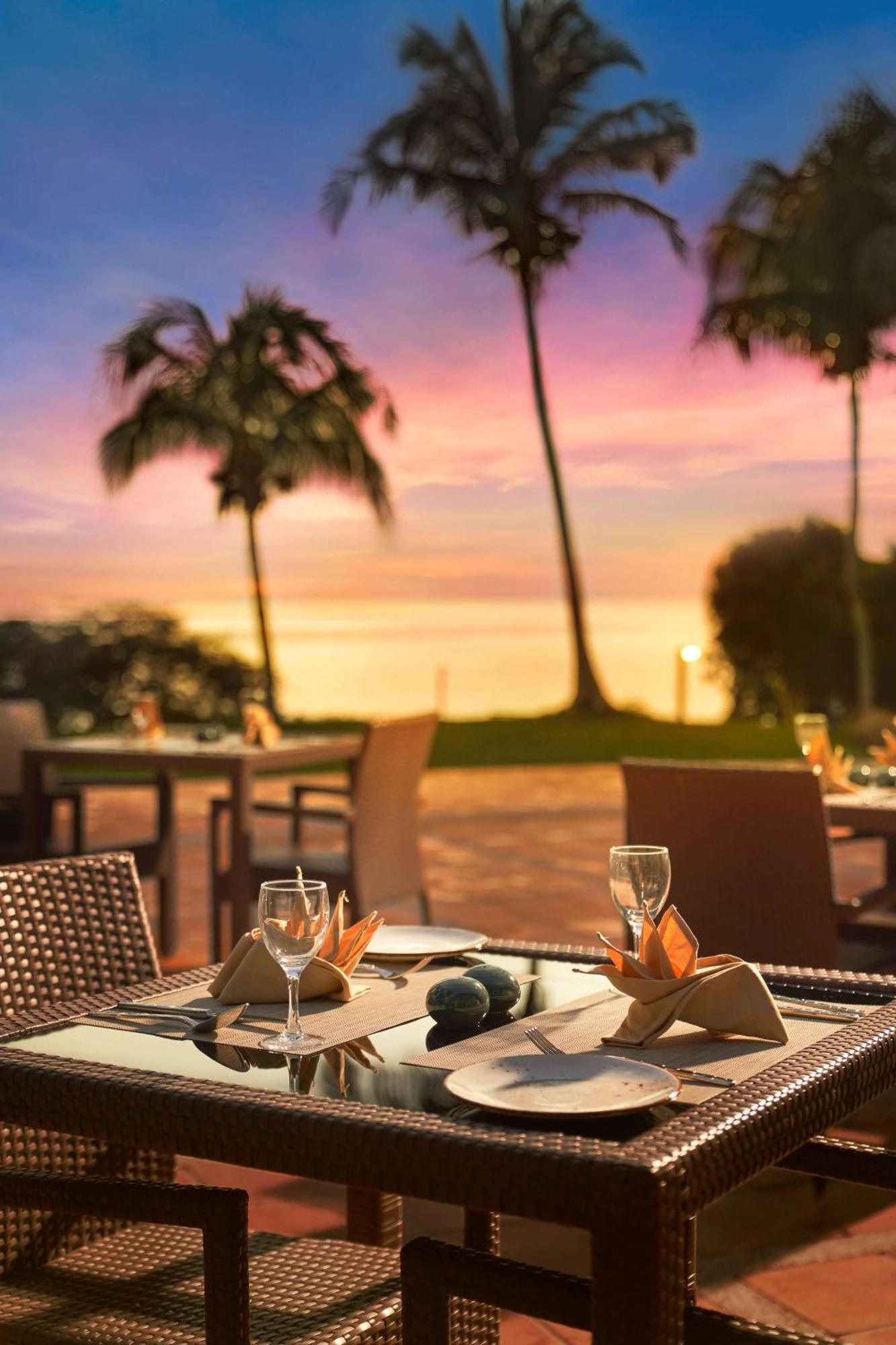 Doubletree By Hilton Damai Laut Otel Lumut Dış mekan fotoğraf